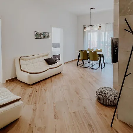 Papedoni Apartman *