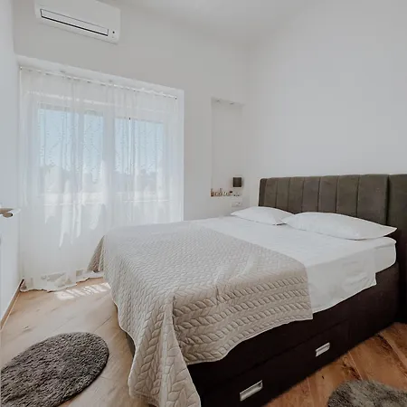 Papedoni Apartman *